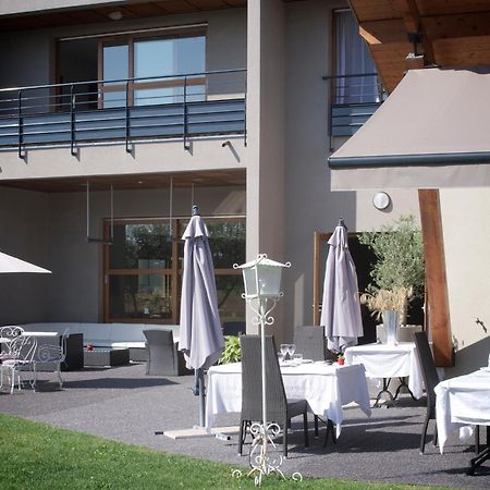 L'Auberge Du Rhone Chavanoz Exterior foto